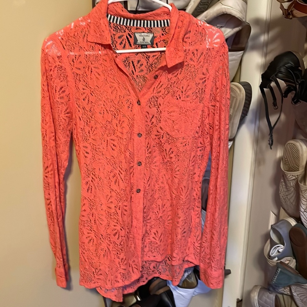 Women’s Volcom coral open lace button down shirt.